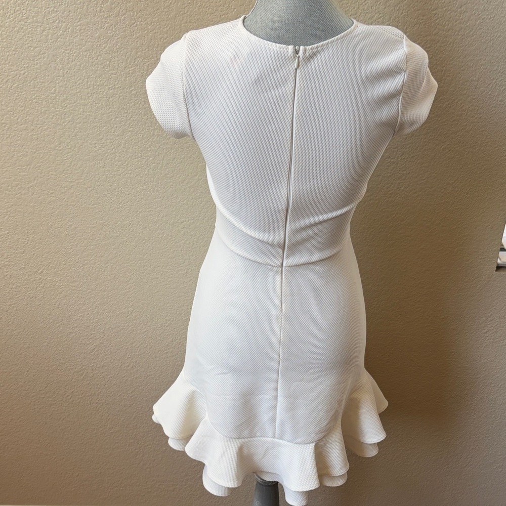 AQUA White Textured Bodycon Mini Dress Size S Ruffle Hem Bridal Shower - Picture 4 of 8